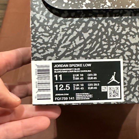 Jordan Men’s White and University Blue Retro Basketball Sneakers - Picture 6 of 6